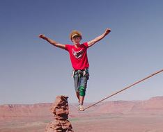 slackliner world record the be set in las vegas october 16, 2013 by andy lewis